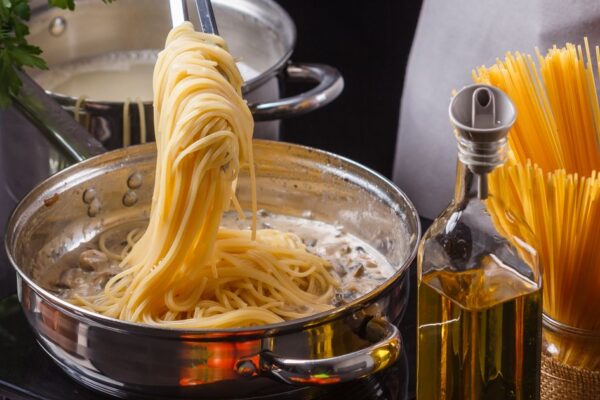 1 GettyImages 1144642673 Expert claims you're eating pasta wrong and one way of cooking it is healthier