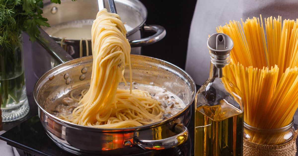 1 GettyImages 1144642673 Expert claims you're eating pasta wrong and one way of cooking it is healthier