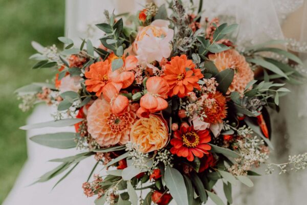 brides minted color of the year GettyImages 2167241468 1bc5fe6479cc4c97beb5a7f64dbbe097 Brides + Minted Just Announced the 2025 Wedding Color of the Year—and Now We're Dreaming of a Romantic Italian Getaway