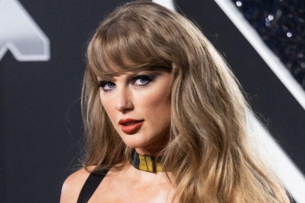 l intro 1728314643 Taylor Swift Makeup Looks That Completely Missed The Mark