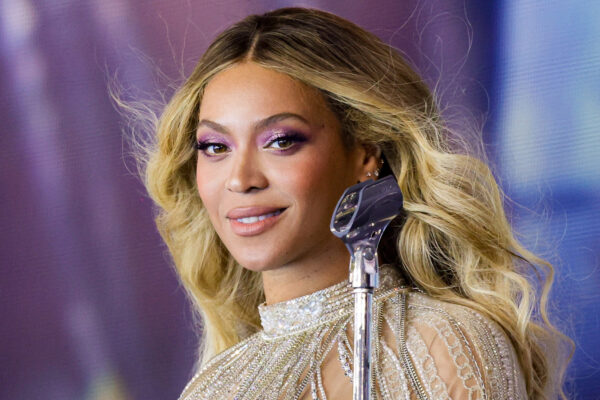 l intro 1728598398 Beyoncé's Everyday Hair Is Absolutely Stunning